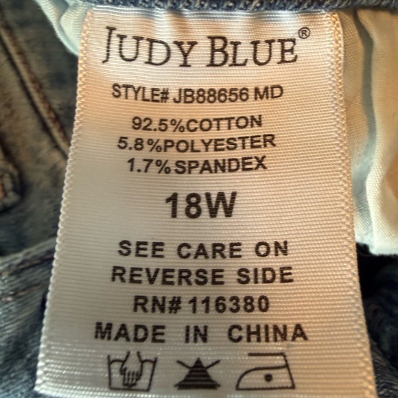 Judy Blue Women’s Light Blue Straight Leg Distressed Jean-18W - Picture 4 of 5